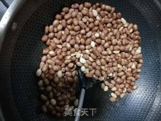 炒花生米的做法步骤：4