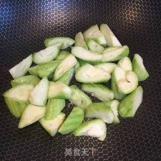 丝瓜虾皮蛋花汤的做法步骤：2