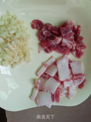 猪肉炒韭菜的做法步骤：1