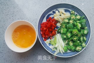 秋葵炒鸡蛋的做法步骤：3