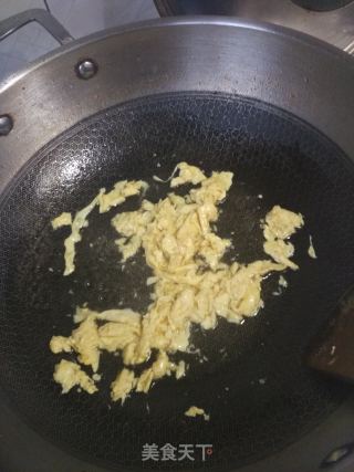 酸菜鸡蛋炒米的做法步骤：2
