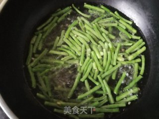 豆角炒腐竹的做法步骤：4