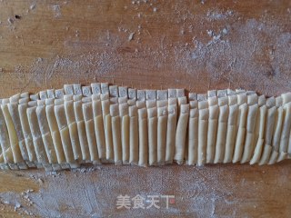手擀面的做法步骤：9