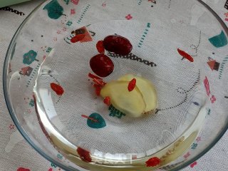 老姜黑糖玫瑰花茶的做法步骤：2