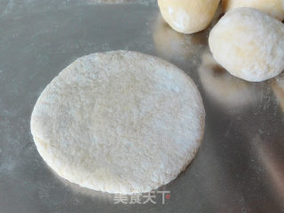 南瓜豆沙发面烙饼的做法步骤：3