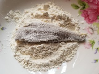 香煎去骨小黄鱼的做法步骤：2