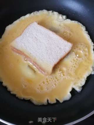 蛋饼三明治的做法步骤：2