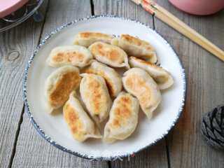 西葫芦鸡蛋煎饺的做法步骤：11
