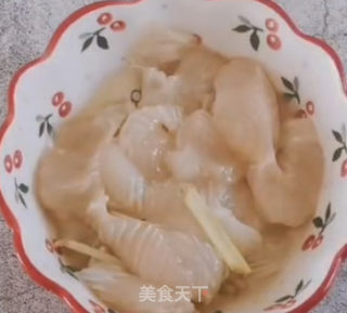 蒜蓉鱼片的做法步骤：1