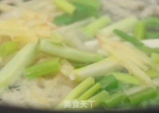 青椒炒腐竹的做法步骤：3
