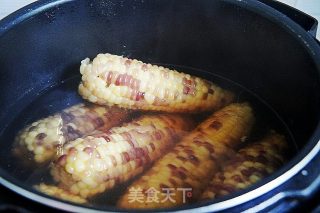 减脂餐煮嫩玉米的做法步骤：1