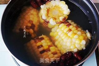 减脂餐煮嫩玉米的做法步骤：2