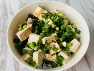 火麻油小葱拌豆腐的做法步骤：4