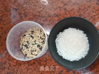 生蚝炒杂粮饭的做法步骤：2