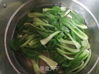 西红柿炒上海青的做法步骤：2