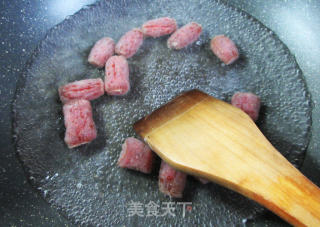 肉枣肠炒青菜的做法步骤：2