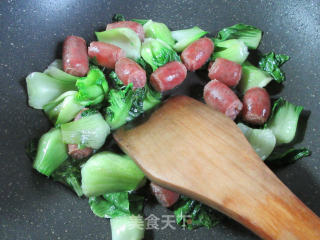 肉枣肠炒青菜的做法步骤：6