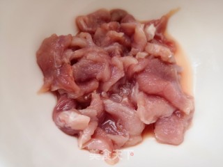 松茸炒肉的做法步骤：2