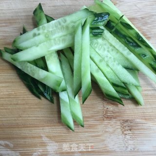 腰果黄瓜拌苦苣沙拉的做法步骤：1