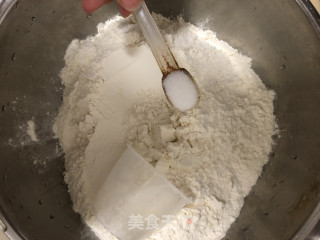 萝卜馅饼的做法步骤：1