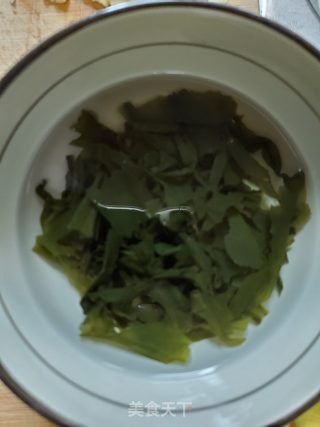 海藻肉片汤的做法步骤：2