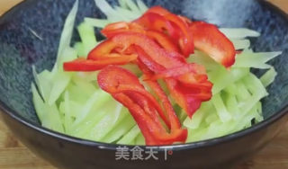 莴笋炒蛋的做法步骤：1