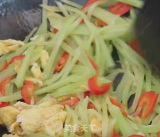莴笋炒蛋的做法步骤：5