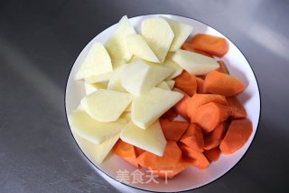 牛颈骨炖土豆胡萝卜的做法步骤：7