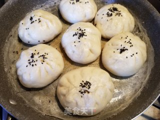 韭菜猪肉生煎包的做法步骤：16