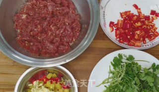 香辣牛肉的做法步骤：1