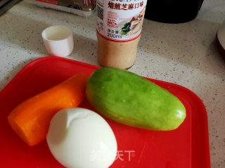 鸡蛋蔬菜沙拉的做法步骤：1