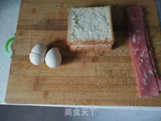 吐司培根卷的做法步骤：1