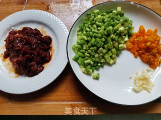 蒜苗炒牛肉的做法步骤：1