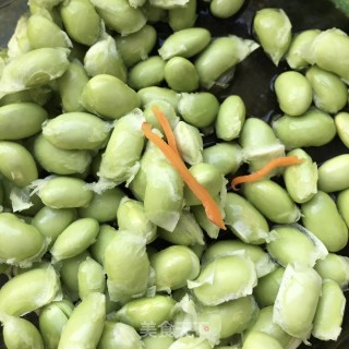 毛豆炒鸡蛋的做法步骤：1