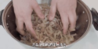 一学就会的肉皮冻，Q弹爽滑入口即化，也能立马去摆摊了的做法步骤：3