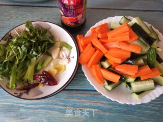 拌黄瓜咸菜的做法步骤：1