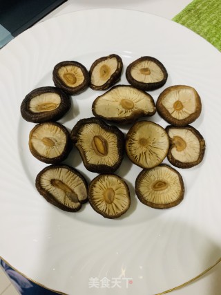 香菇虾滑的做法步骤：2