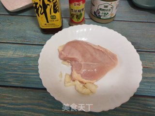 蒜香蜂蜜味煎鸡胸的做法步骤：1