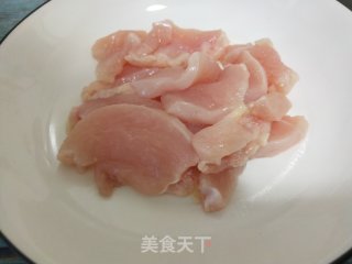 蒜香蜂蜜味煎鸡胸的做法步骤：2