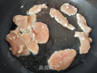 蒜香蜂蜜味煎鸡胸的做法步骤：5