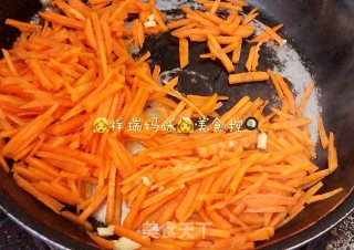 原创【????仙草味道????私房菜????】????女儿????的????味道????胡萝卜????虾皮????????拌面????的做法步骤：2
