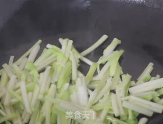 韭黄炒蛋的做法步骤：3