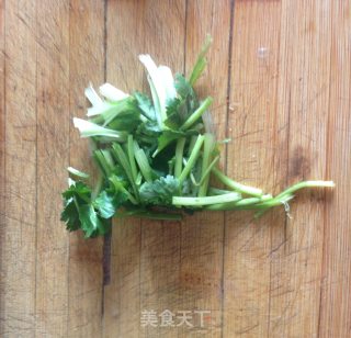 清蒸红鲳鱼的做法步骤：2