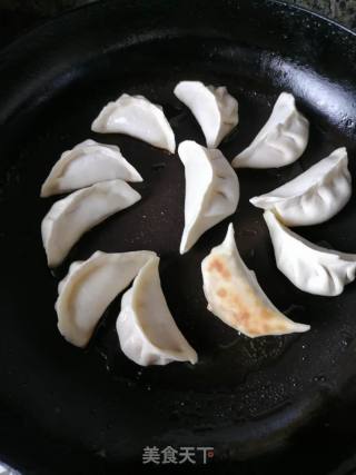 鸡蛋抱饺的做法步骤：2