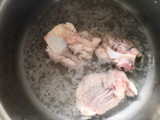 胡萝卜玉米汤的做法步骤：3