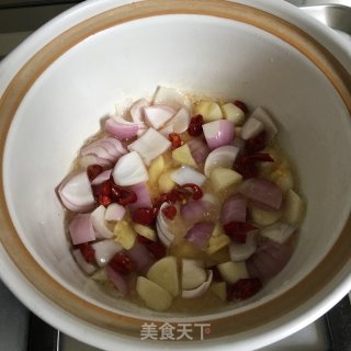 砂锅鱼头的做法步骤：4