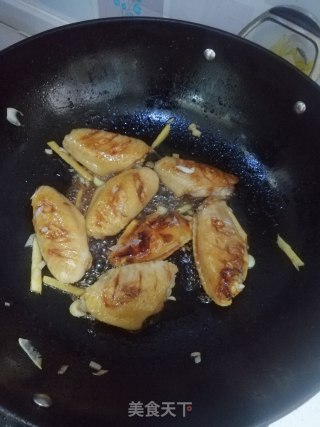 简单甜糯的土豆炖鸡翅的做法步骤：7