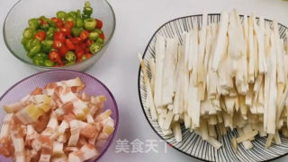杏鲍菇炒肉的做法步骤：1