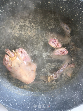 香菇炖鸽子的做法步骤：2