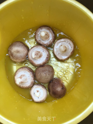 香菇炖鸽子的做法步骤：5
